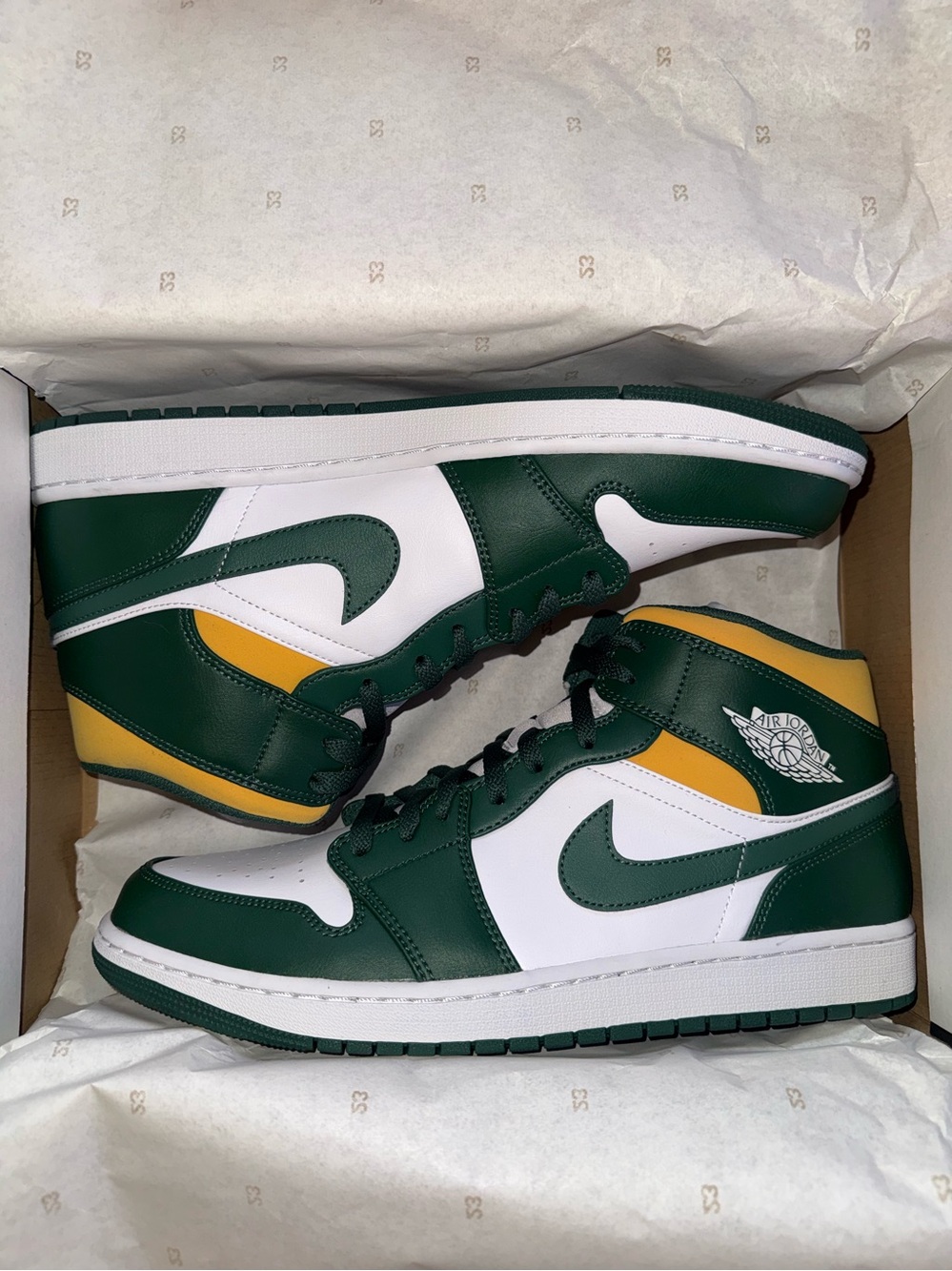 Jordan• 1 Mid in Noble Green, Pollen, White